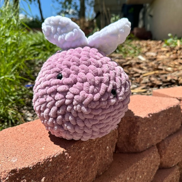 Hand crocheted bee plush - Picture 1 of 5